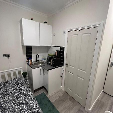 Lovely Apartment Close To Acton Central Station London Exterior foto