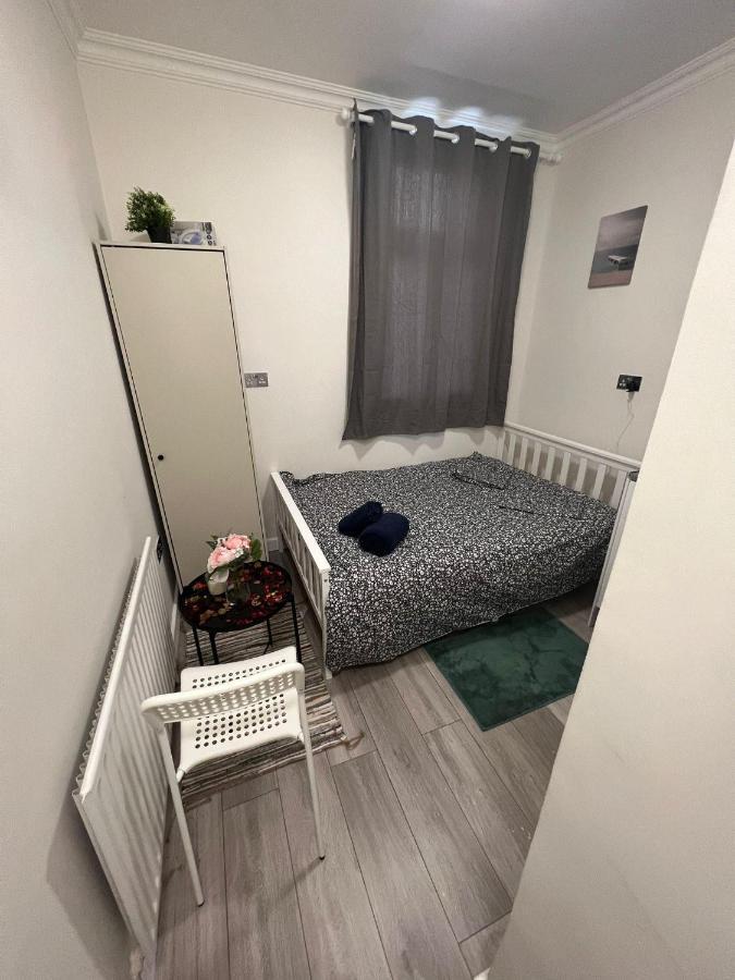 Lovely Apartment Close To Acton Central Station London Exterior foto