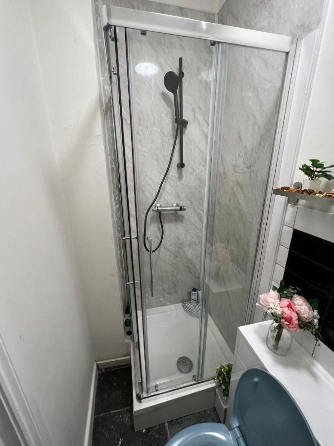 Lovely Apartment Close To Acton Central Station London Exterior foto